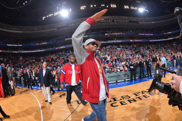 亚特兰大虽有回暖迹象，但进攻防守仍需提升。（亚特兰大呈回暖势头，攻防仍有提升空间）