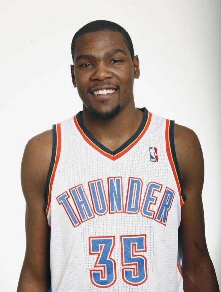 恩佐自曝：转会切尔西最后一天才敲定；23岁当爹改变人生（恩佐称与切尔西转会压哨敲定，23岁初为人父改变了他的人生）