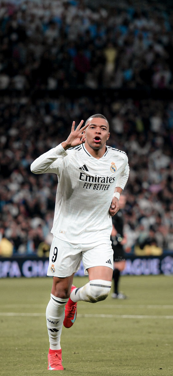 跟队：米兰不太可能在一月运作莱万，但他是夏窗的理想人选（队记：米兰冬窗引进莱万希望渺茫，夏窗仍视其为理想目标）