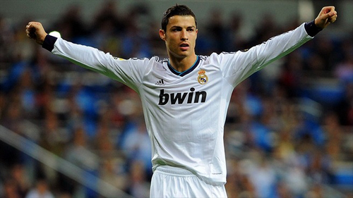 维蒂尼亚是第九位欧冠对英格兰球队戴帽球员，也是葡萄牙首人（维蒂尼亚成为欧冠对英格兰球队戴帽第9人，葡萄牙球员首例）