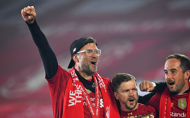 2025赛季中超最佳阵容：法比奥、瓦科领衔，蒋圣龙、朱辰杰入选（中超2025赛季最佳阵容出炉：法比奥、瓦科领衔，蒋圣龙与朱辰杰上榜）