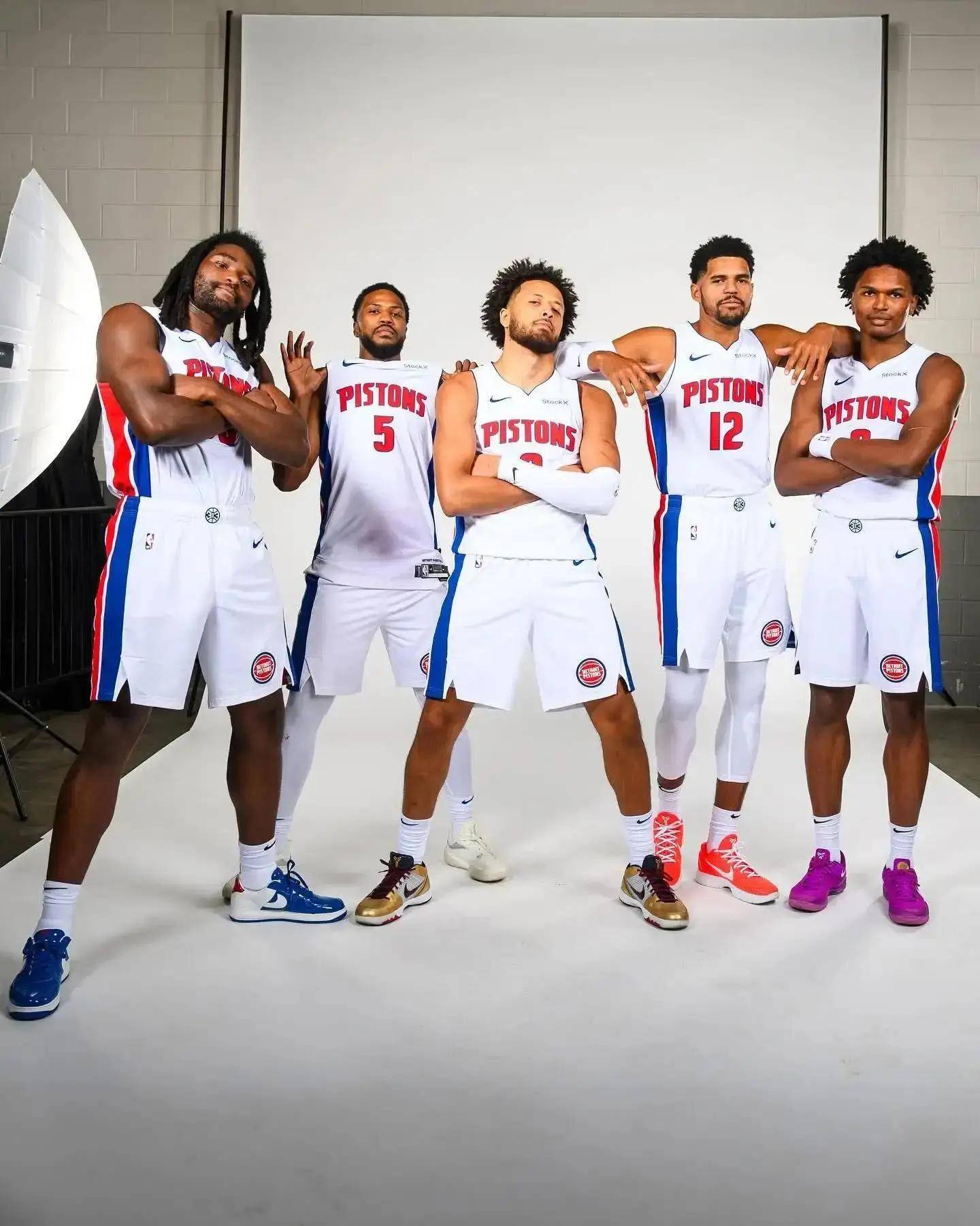 总决赛重演北京丢扳平三分惜败广厦 胡金秋9中8翟晓川被肘击脸部（总决赛既视感再现 北京绝平三分不中惜败广厦 胡金秋9投8中 翟晓川面部遭肘击）