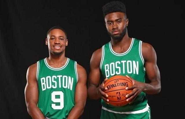 球迷态度： 2026年世界杯抽签结果出炉，你最期待哪组对决？（2026年世界杯抽签揭晓：你最期待哪场焦点之战？）