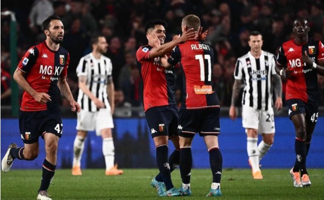 荣耀时刻，网球名将阿尔卡拉斯为迈阿密颁发美职联东部冠军奖杯（荣耀加冕：阿尔卡拉斯为迈阿密颁发美职联东部冠军奖杯）