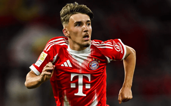 半场：海港0-0柔佛新山，陈威屡献神扑，格劳德尔逃红牌（半场战报：海港0-0柔佛新山，陈威多次神勇救险，格劳德尔逃过红牌）