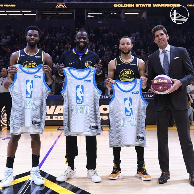 C罗和梅西的真实关系，刷新了球迷的认知（C罗与梅西的关系真相，颠覆球迷想象）