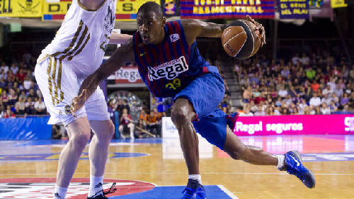 穆勒与梅西交手记录：穆勒正式比赛7胜1负，周末将...（穆勒战梅西往绩：正式赛场7胜1负，周末再迎对决）